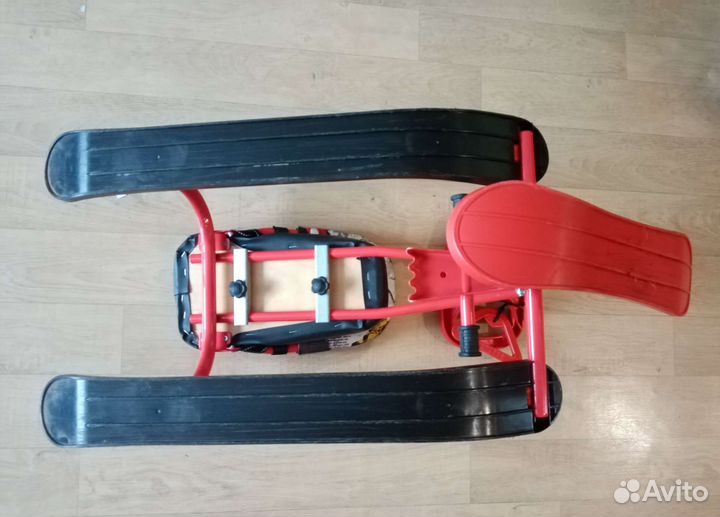 Детский снегокат со спинкой