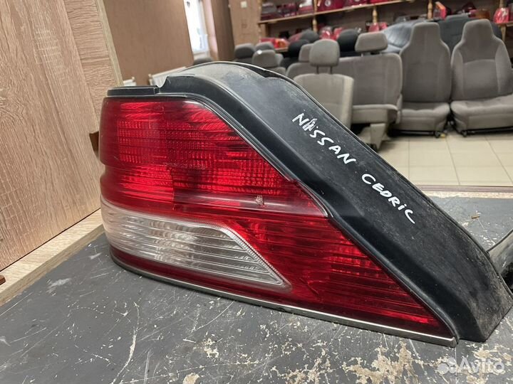 Фонарь задний Nissan Cedrik Y33