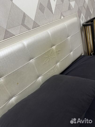 Кровать двухспальная с матрасом 160 200