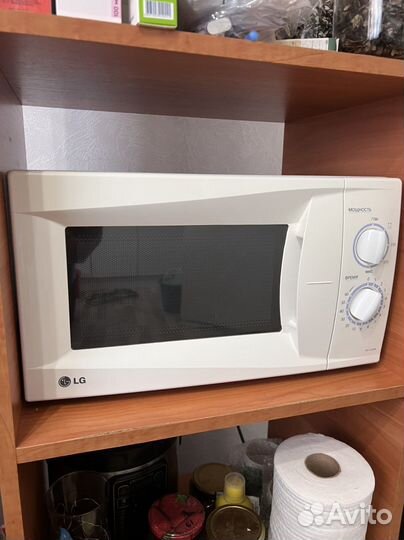 Микроволновая печь LG рабочая на брони