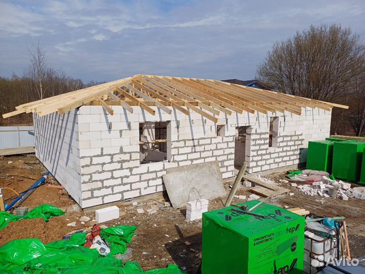 Бригада строителей