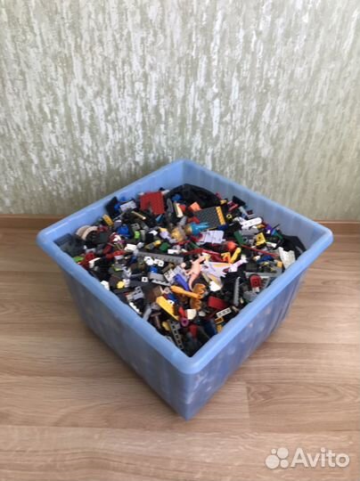 Коробка с lego