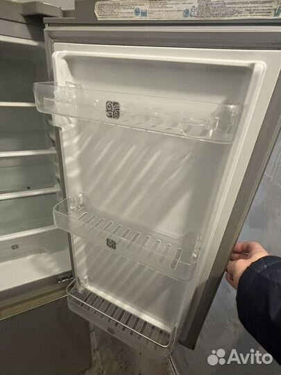 Холодильник Samsung узкий