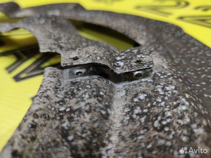 Щиток тормозного механизма передний левый Bmw X5