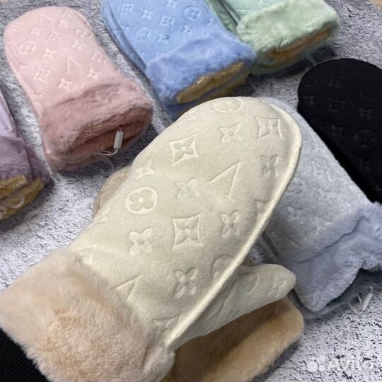 Варежки Louis Vuitton новые