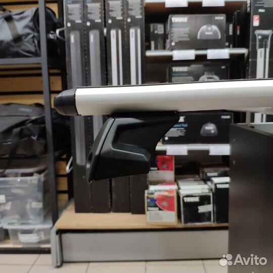 Багажник Thule Flush Rail Evo 7106