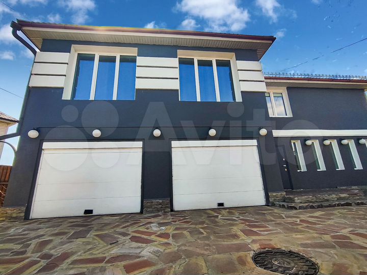 Коттедж 700 м² на участке 12 сот.