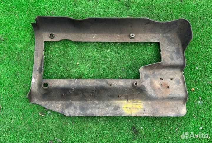 Декоративная крышка двигателя Volkswagen Golf 1.4