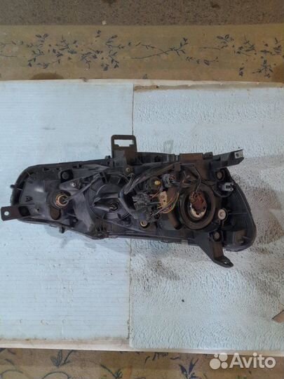 Фара левая Mitsubishi Lancer 10 1.8