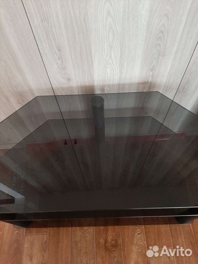 Стеклянная тумба под тв