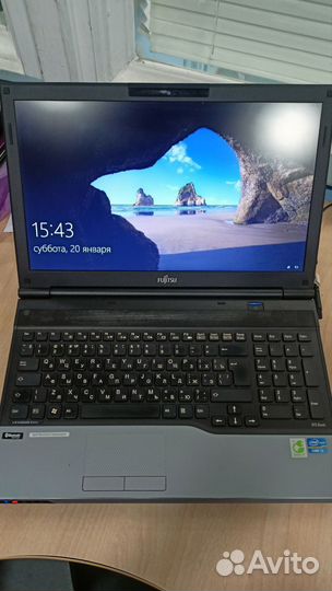 Ноутбук Fujitsu для учебы, работы с документами