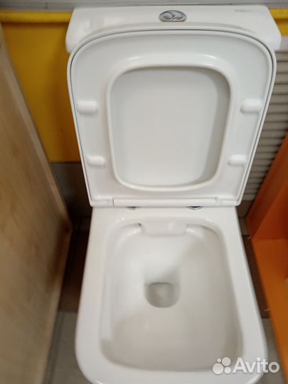 Унитаз безободковый напольный