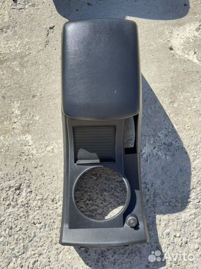 Центральная консоль (Подлокотник) SsangYong Kyron