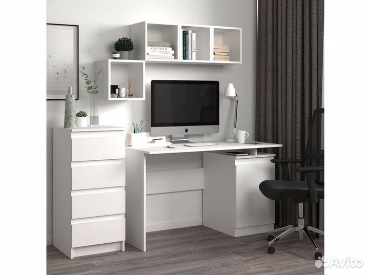 Стол / рабочая зона у окна