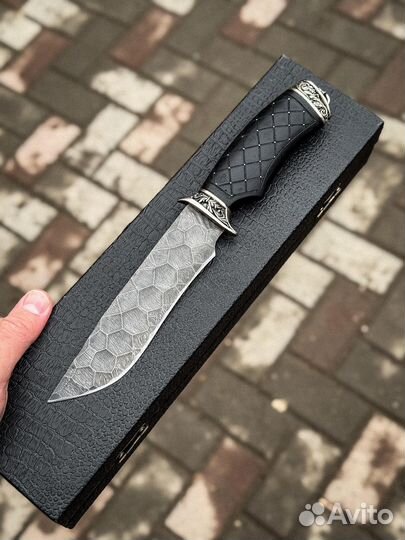 Нож из дамасской стали