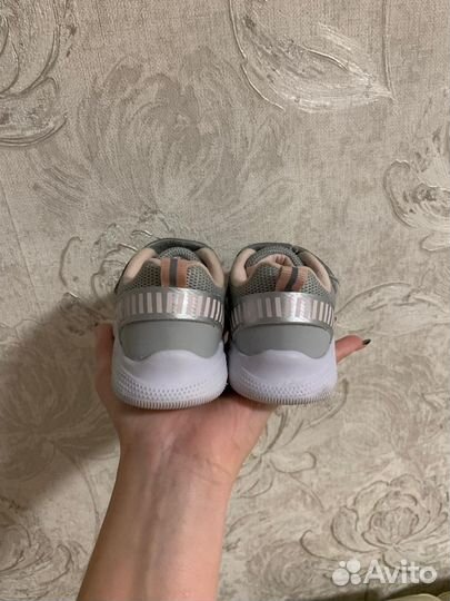 Кроссовки для девочки