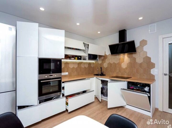 Кухонный гарнитур в современном стиле на заказ