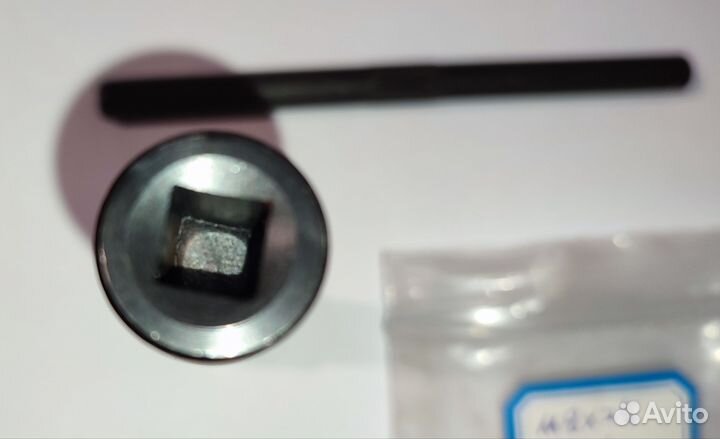 Ключ и болты резцедержки тв4