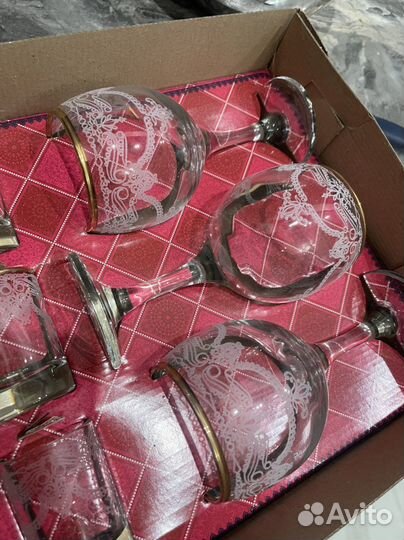 Набор бокалов и рюмок