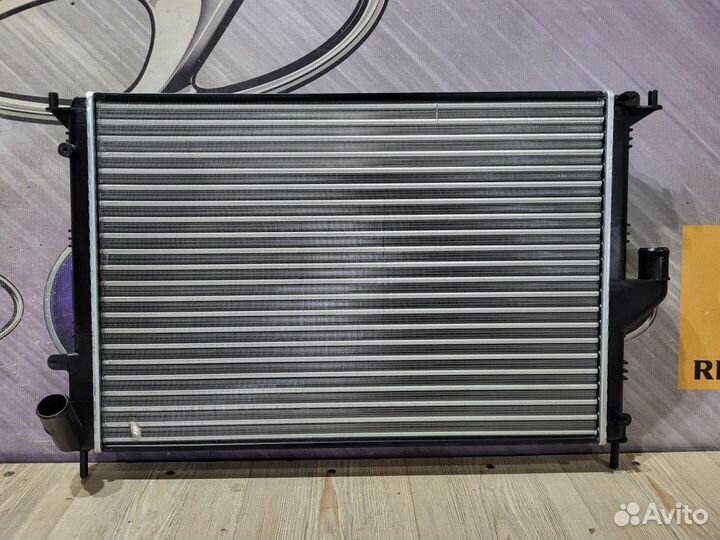 Радиатор охлаждения двигателя основной Renault san