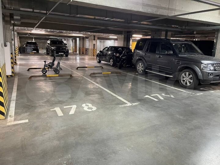 Машиноместо, 13 м²