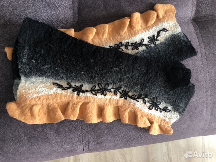 Комплект из валяной шерсти. Сумочка, шарф, митенки