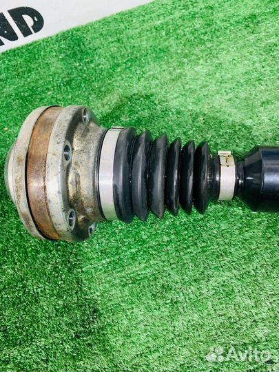 Полуось правая Skoda Octavia 2 (A5) рест. 2010