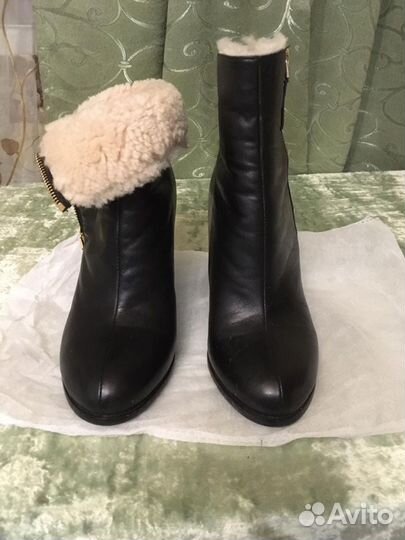 Продам женские ботинки