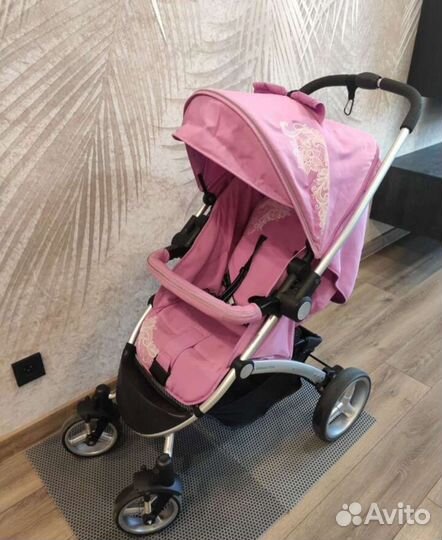 Коляска прогулочная с перекидной ручкой