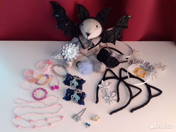 Ободки, заколки, резинки, брошки и пр