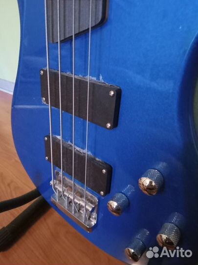 Бас гитара Bosstone