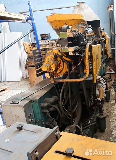 Термопластавтомат де3330Ф1