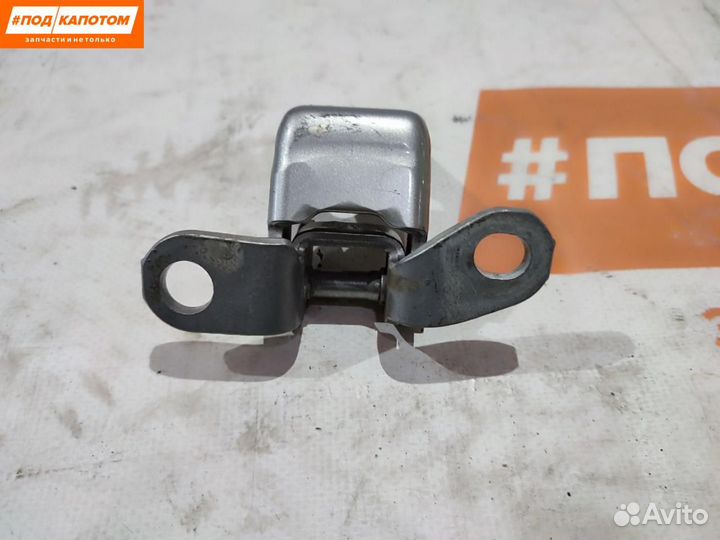 Петля двери передней правой Honda Accord 8 2009