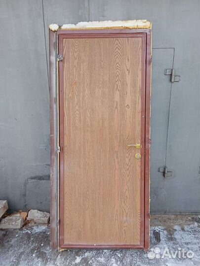 Входная металлическая дверь бу