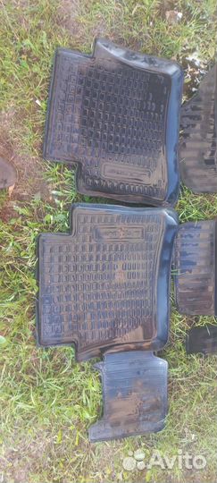 Автомобильные коврики на нюдай solaris