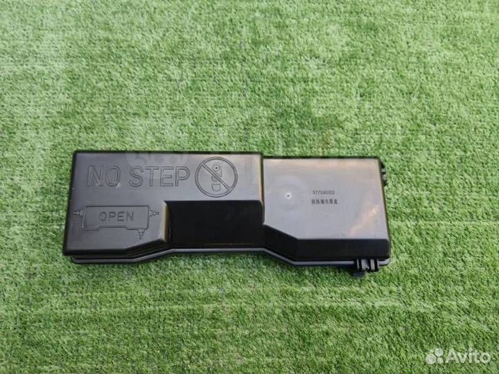 Крышка блока реле Isuzu Elf 1995-1999