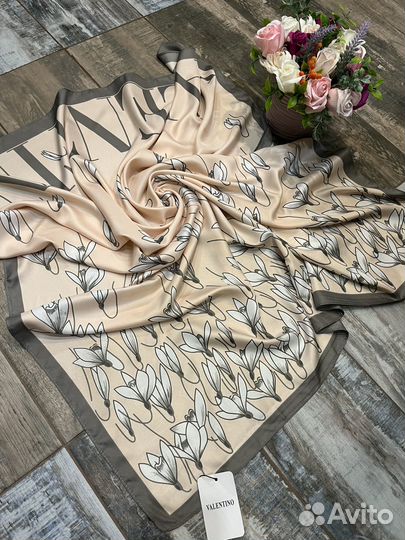 Шелковый платок шаль Valentino пудровый