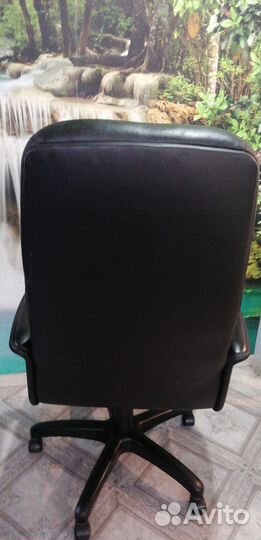 Компьютерное кресло руководителя. Эко кожа