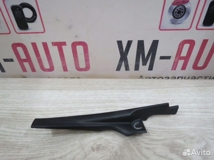 Накладка петли капота левая Renault Sandero 2