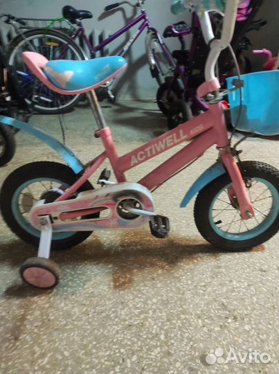 Велосипед детский. Диаметр колёс 12