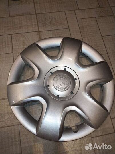 Б/у оригинальный колпак на шкоду R15 5JO601147C
