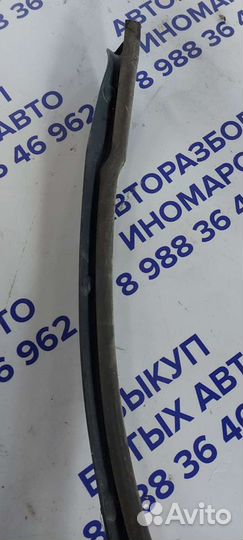 Уплотнитель двери задняя левая на Dodge Caravan