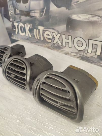 Воздушный дефлектор Peugeot 206