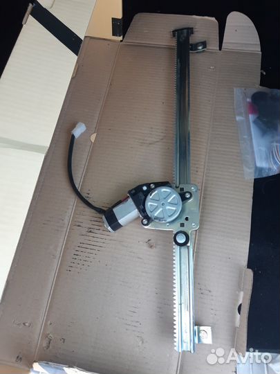 Стеклоподъёмник электрический