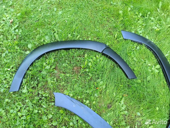 Накладки на крылья Рено Дастер 2016 год