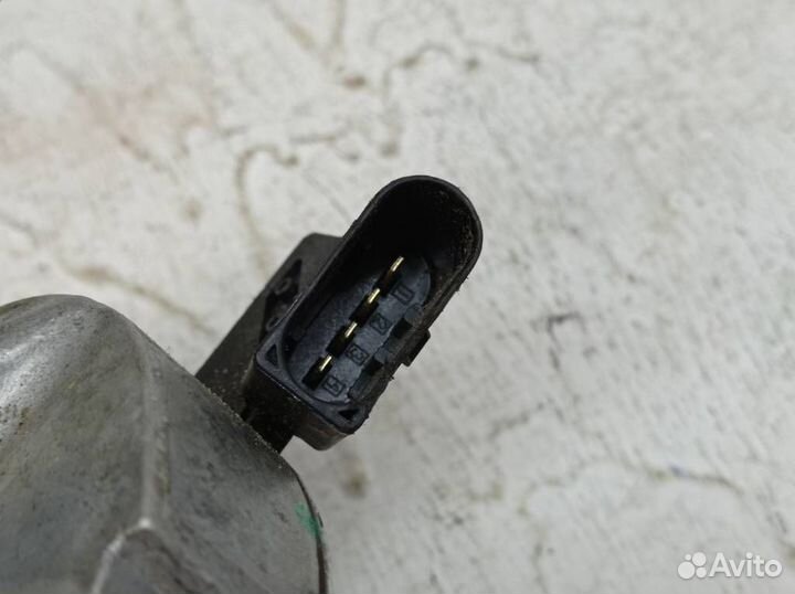 Моторчик стеклоочистителя передний