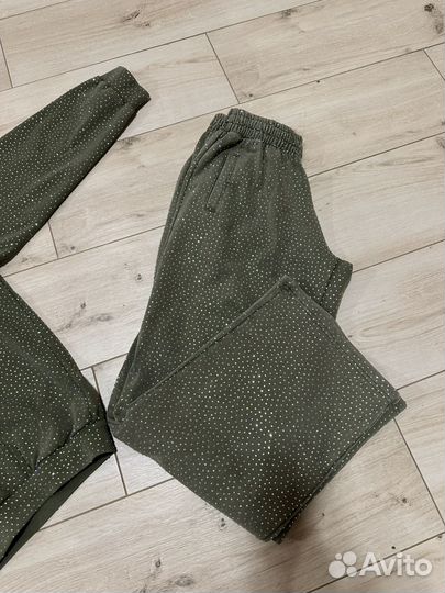 Спортивный костюм со стразами