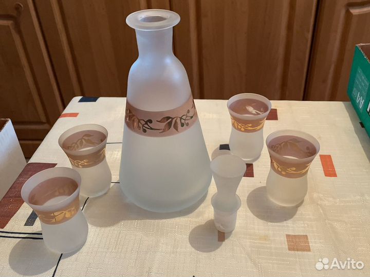 Графин со стопками