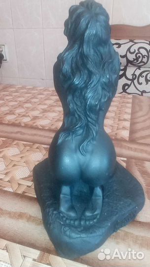 Статуэтка в стиле нью девушка