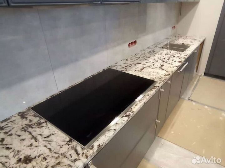 Столешница и остров из гранита на кухню